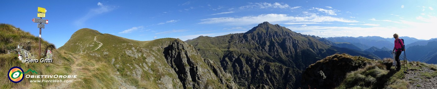 24 Panoramica al Passo del Toro (1945 m).jpg
